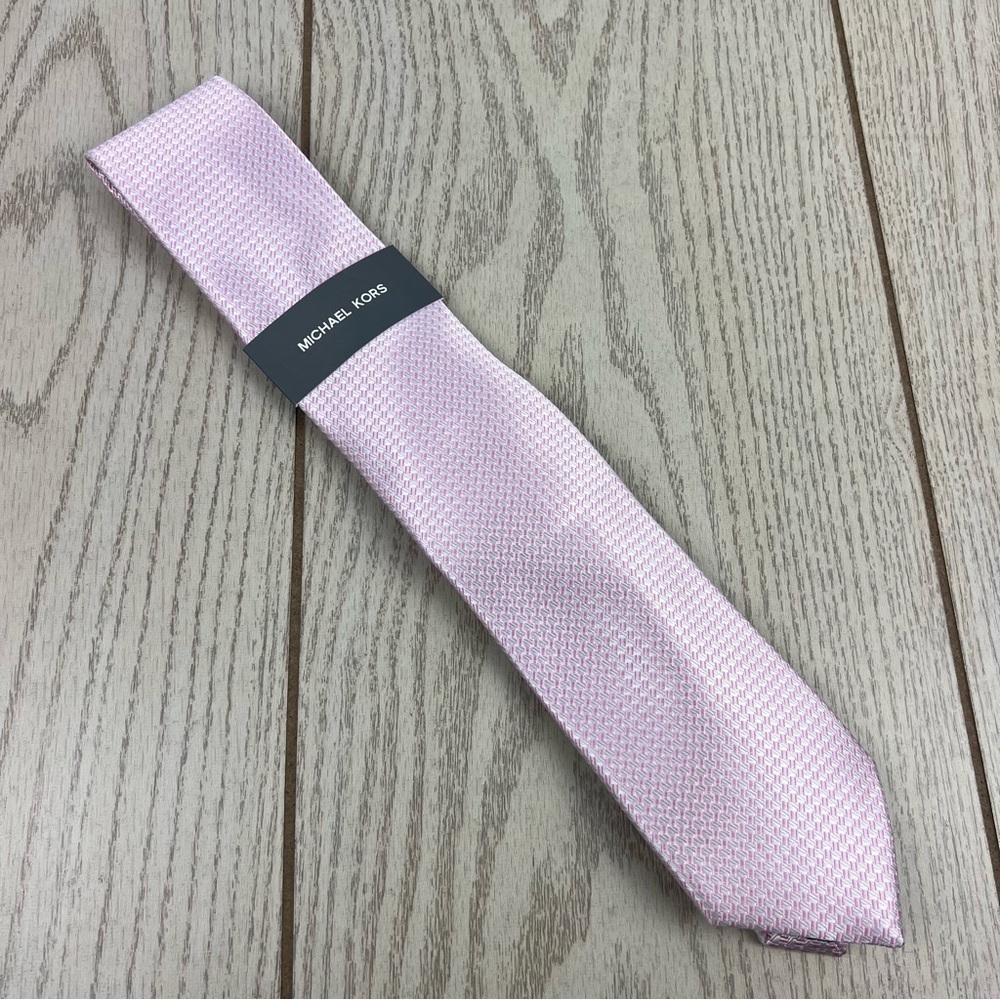 524 - Michael Kors Execter Mini Tie Pink 650 Silk Blend 2MKC24-1011 MSRP $69.50